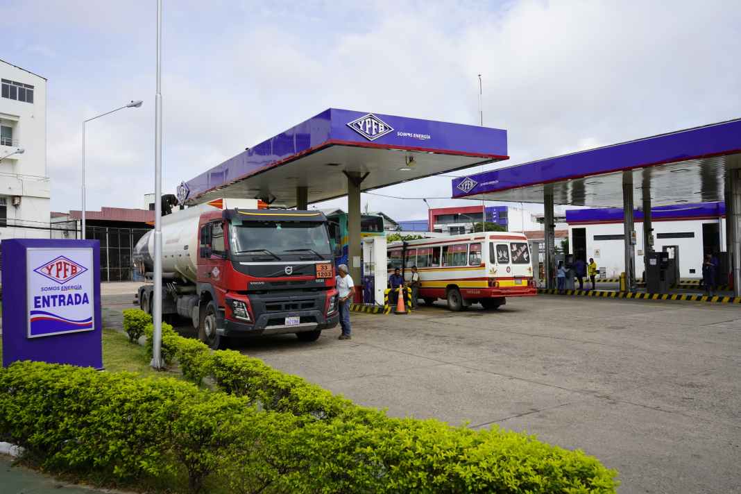 Normalización del suministro de carburantes en Tarija, Bolivia, tras semanas de tensiones.