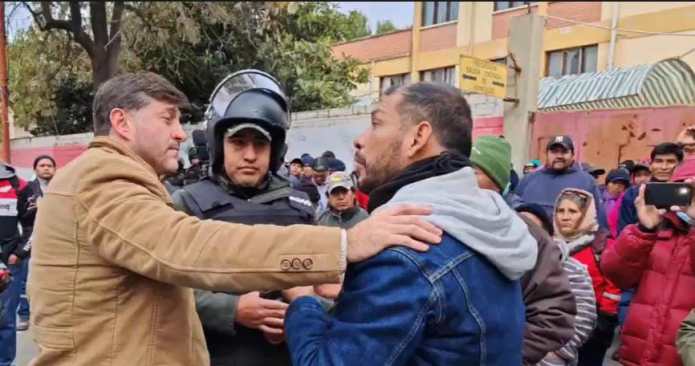Manifestación de trabajadores del Sedeca exige restitución de puestos de trabajo.