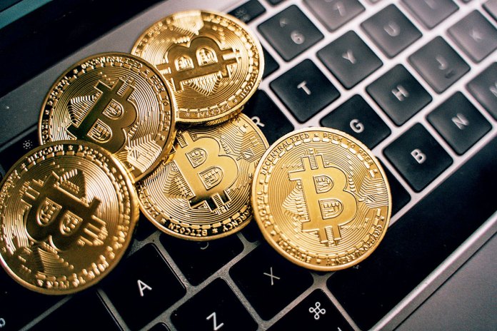 El economista Fernando Romero advierte sobre los riesgos de las criptomonedas.