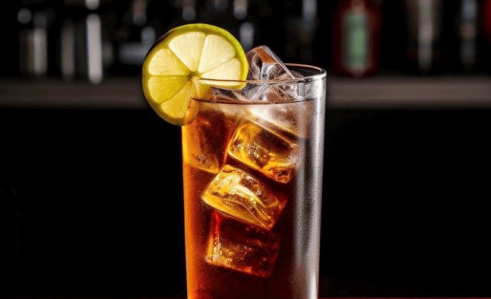 Intendencia Municipal de Cercado descubre adulteración de bebidas alcohólicas en la región.