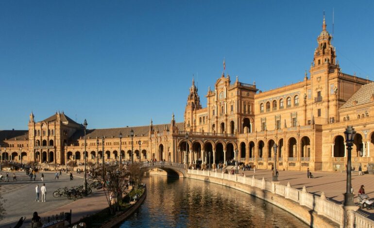 El auge del turismo cinematográfico en España: explorando locaciones de películas y series famosas