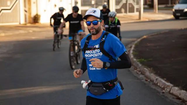 Hugo Farias: El hombre que corrió un maratón cada día durante un año