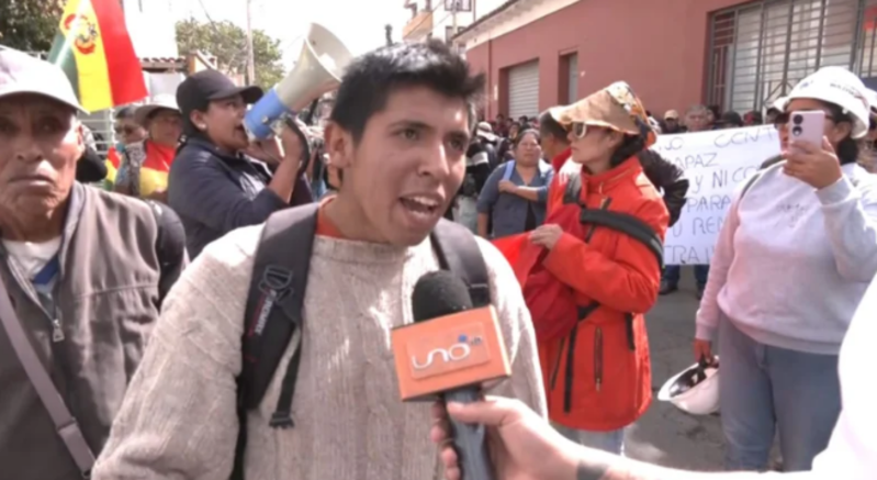 Manifestantes afines a Evo Morales amenazan a medios de comunicación en Bolivia