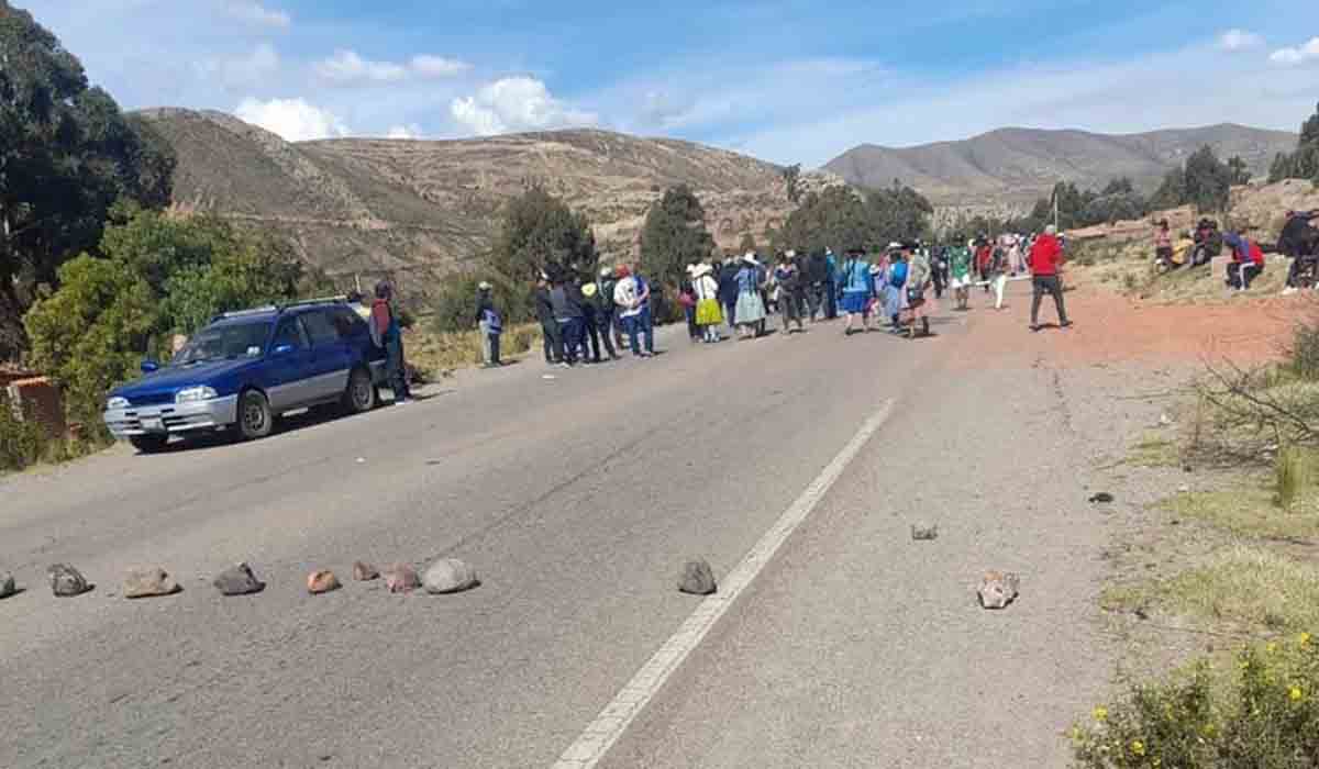 Tragedia en Bolivia: Adulto mayor fallece tras caminar cinco kilómetros por bloqueos en ruta Oruro-Cochabamba.