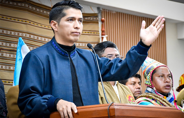 Franco Gamboa critica duramente la gestión legislativa de Andrónico Rodríguez en Bolivia.