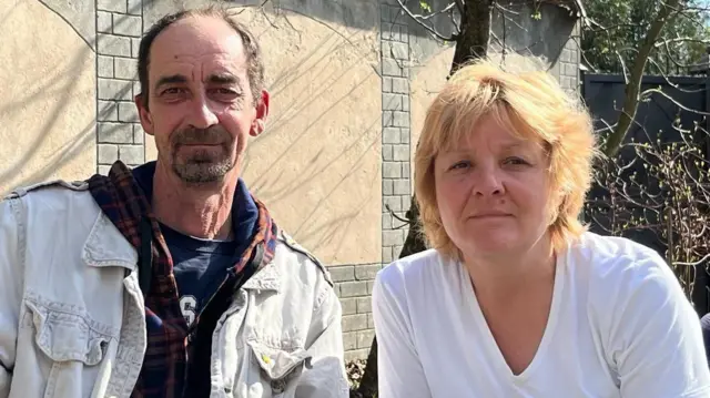 La valiente historia de una pareja rusa en territorio ucraniano durante la invasión de Rusia.