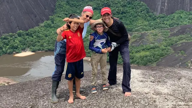 La familia Valderrama-Casallas: Un viaje nómada por la diversidad de Colombia.