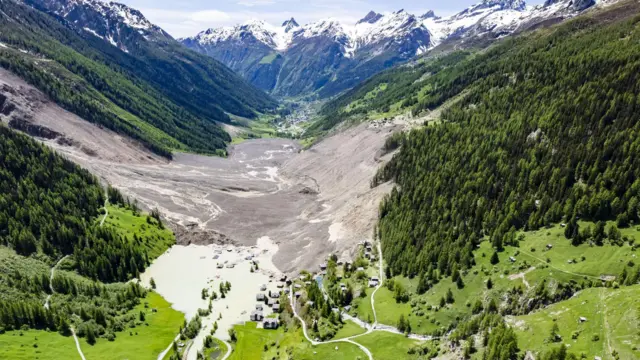 Tragedia en Blatten: Deslizamiento de glaciar deja un pueblo suizo devastado