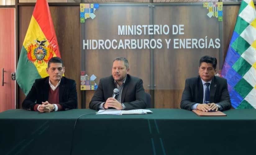 Crisis de combustible en Bolivia: 133 camiones varados por bloqueos en el país.