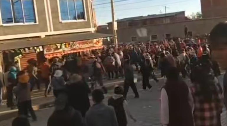 Violencia y saqueos en Challapata y Betanzos: Protestas desatan caos en Bolivia.