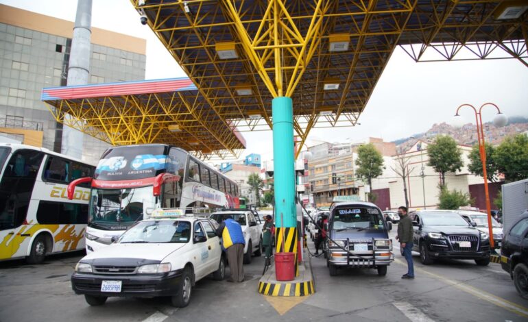 YPFB incrementa distribución de combustible en La Paz y El Alto para reducir filas en gasolineras